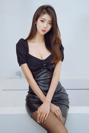 女奥特曼被俘《虏后变傀儡,黑暗力量侵蚀她》的意志...