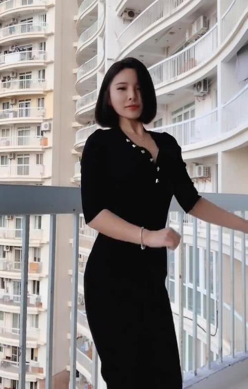 《一小孩儿和老师拔萝卜(黄)》在线观看-一小孩儿和老师拔萝卜(黄...