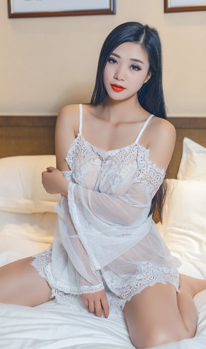 【美女被?吸乳打扑克动漫小说,美女】与吸乳扑克的奇幻冒险,幻境...