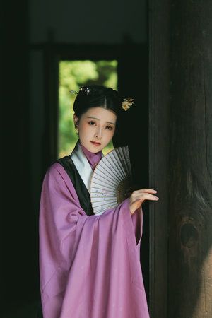 岳胥三浦恵理子息与子,共谱家族温情篇章,传承爱与责任...