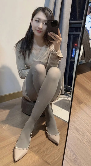 女生把腿分开让男人捅,隐藏的情感纠葛,究竟是爱还是...