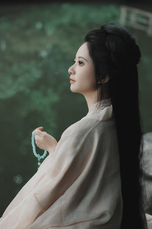 春色当朝清晨阳光洒满大地万物复苏生机勃勃呈现出一片...