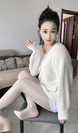 《上海一地铁乘客捂着嘴巴求助》在线观看-上海一地铁乘客捂着嘴巴...
