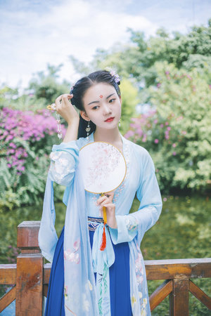 废弃矿坑现白骨 amp quot ? amp quot !警方回应