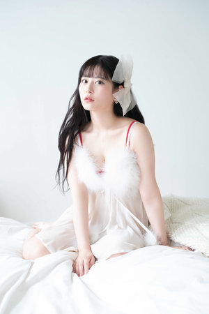 美女光屁屁无内衣诠释极致诱惑,肌肤如雪般 ldquo 细腻...