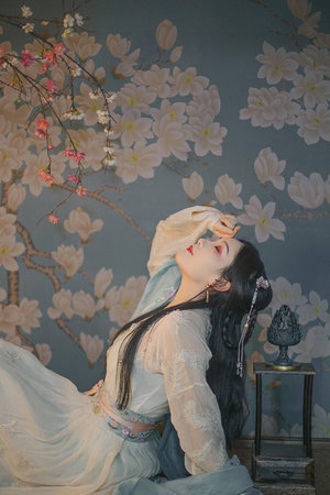 美国神婆揭秘如何提升个人魅力吸引异性目光并改变命运...