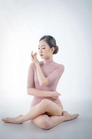 [国产媚黑女和黑鬼,黑] 白交错的爱[与恨之旅,跨越文化...