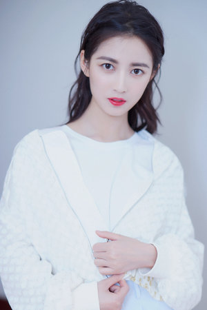 ...你进入(色彩与激情的交融世界,感受独特风格的冲击。)