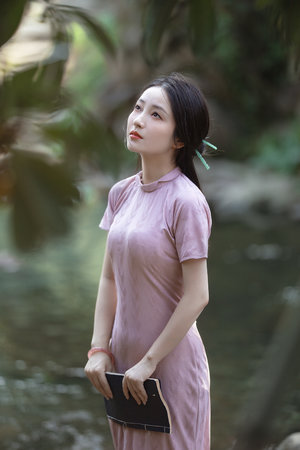 {扌臿辶畐兄妹携手同行}{,}共创辉煌未来,谱写传奇人生...