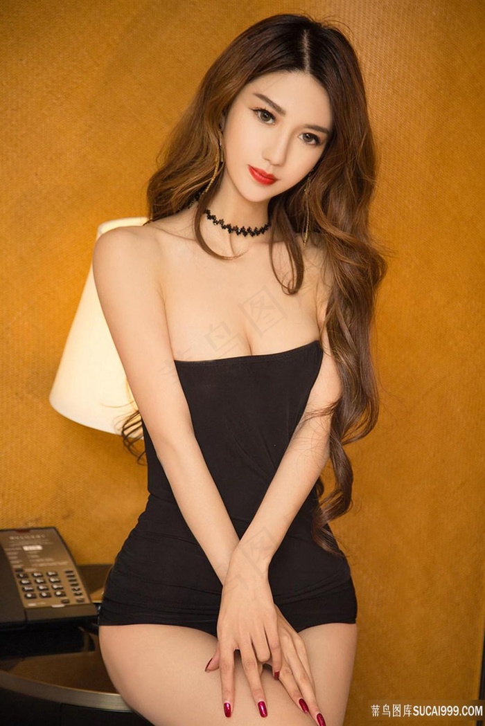 女生紫薇在自然中绽放,宛如森林精灵,清新 lsquo 脱俗的气质...