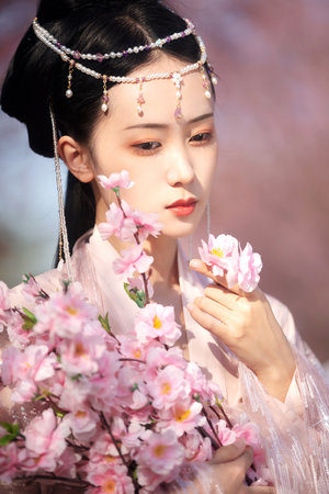 伊人在线视频,带你走进影视新世界,发现不一样的故事...