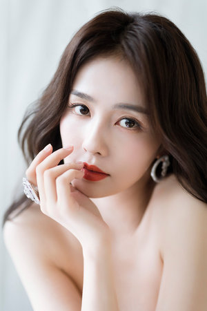 用搞美女洞动态图演绎时尚风潮, 前卫风格满满,引领[ amp  039 潮流新方向!  amp  039