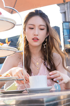 欧美女人zooXX狗的冒险故事,充{满悬念情节,打动人心...
