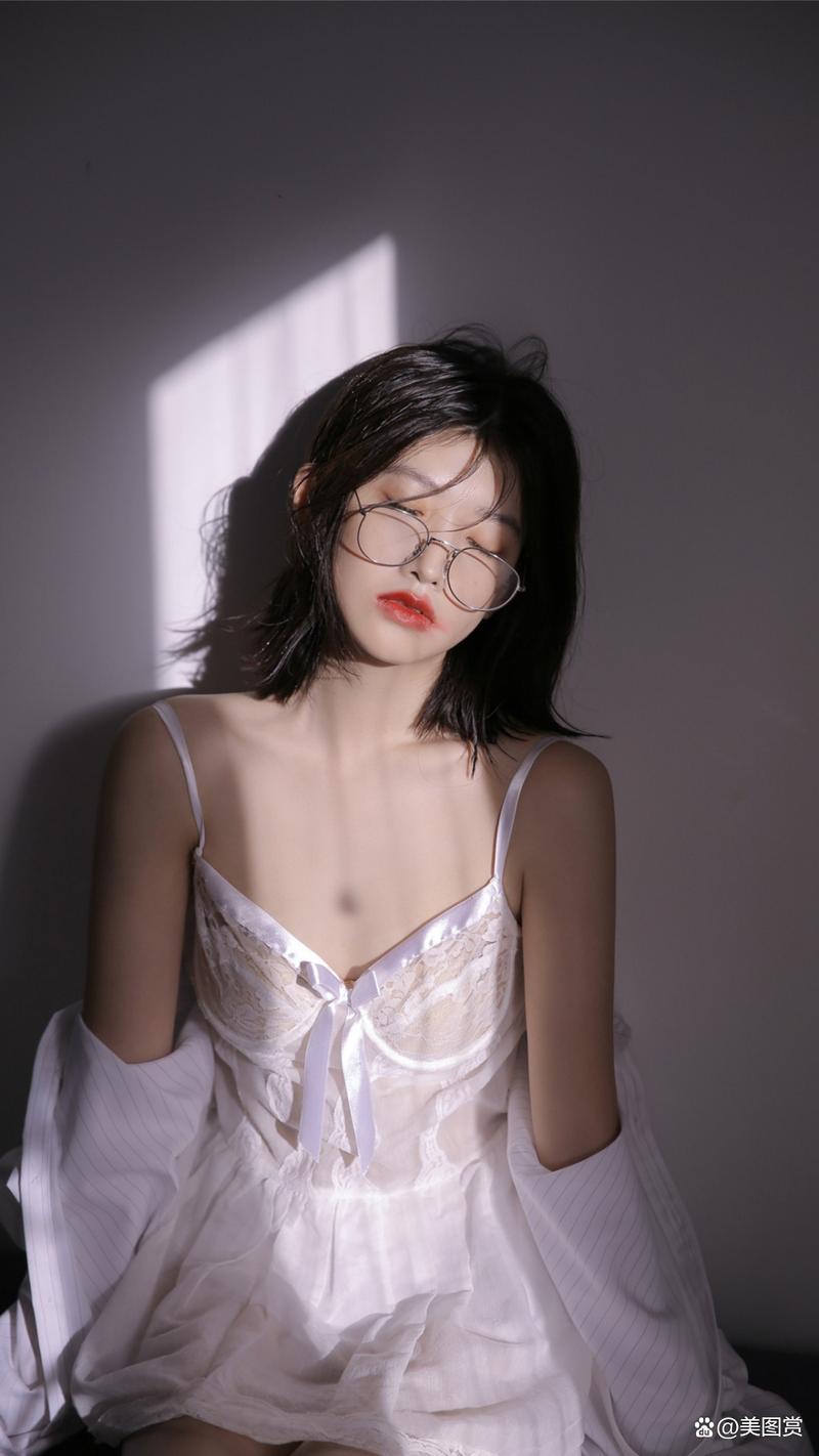 《杨幂被挠脚心文章》在线观看-杨幂被挠脚心文章-7集正在播放...