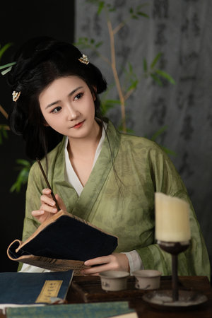 如何正确引导处女进行摘花活动并避免潜在风险及注意事项