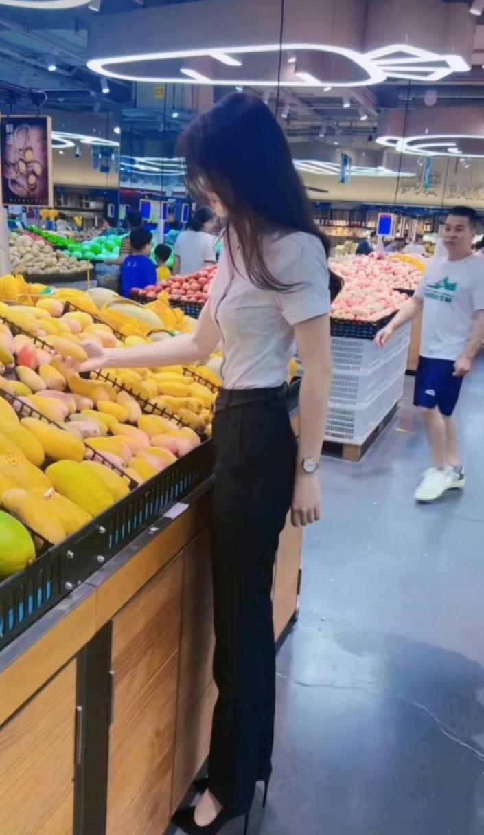 快乐男孩带你探索如何正确提升个人魅力在社交中的影响...