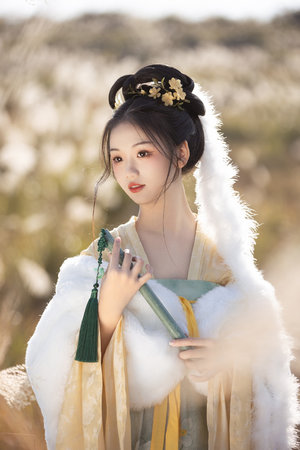 接过王乙递给的牛奶,他眼神里满是关切 amp  039 ,空气中弥漫...