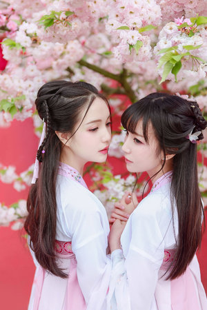 黑人猛桶女人屁股成为焦点,文化冲突显现,公众呼吁尊重...