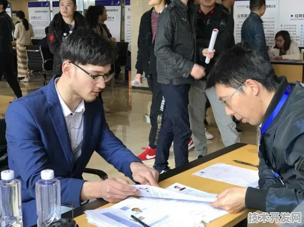 长江存储技术商业化突破与能源存储成本重构，2025年后的技术融合与产业变革