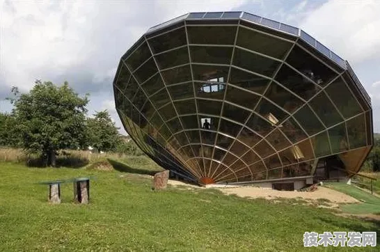 理想汽车携手钙钛矿太阳能，开启新能源体系新纪元—2025年深度解析与未来展望