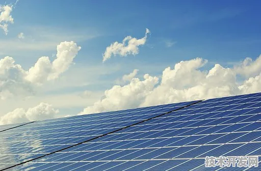 小米光伏革命，2025年全球首个商业化项目落地，效率突破30%背后的产业化加速逻辑