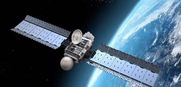 Anthropic商业化突破与低轨卫星回收革命，2025技术趋势与产业变革深度解析