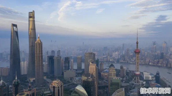 上海低空经济产业园2025年产值突破2153.86亿，从空中物流到城市治理的立体化革新